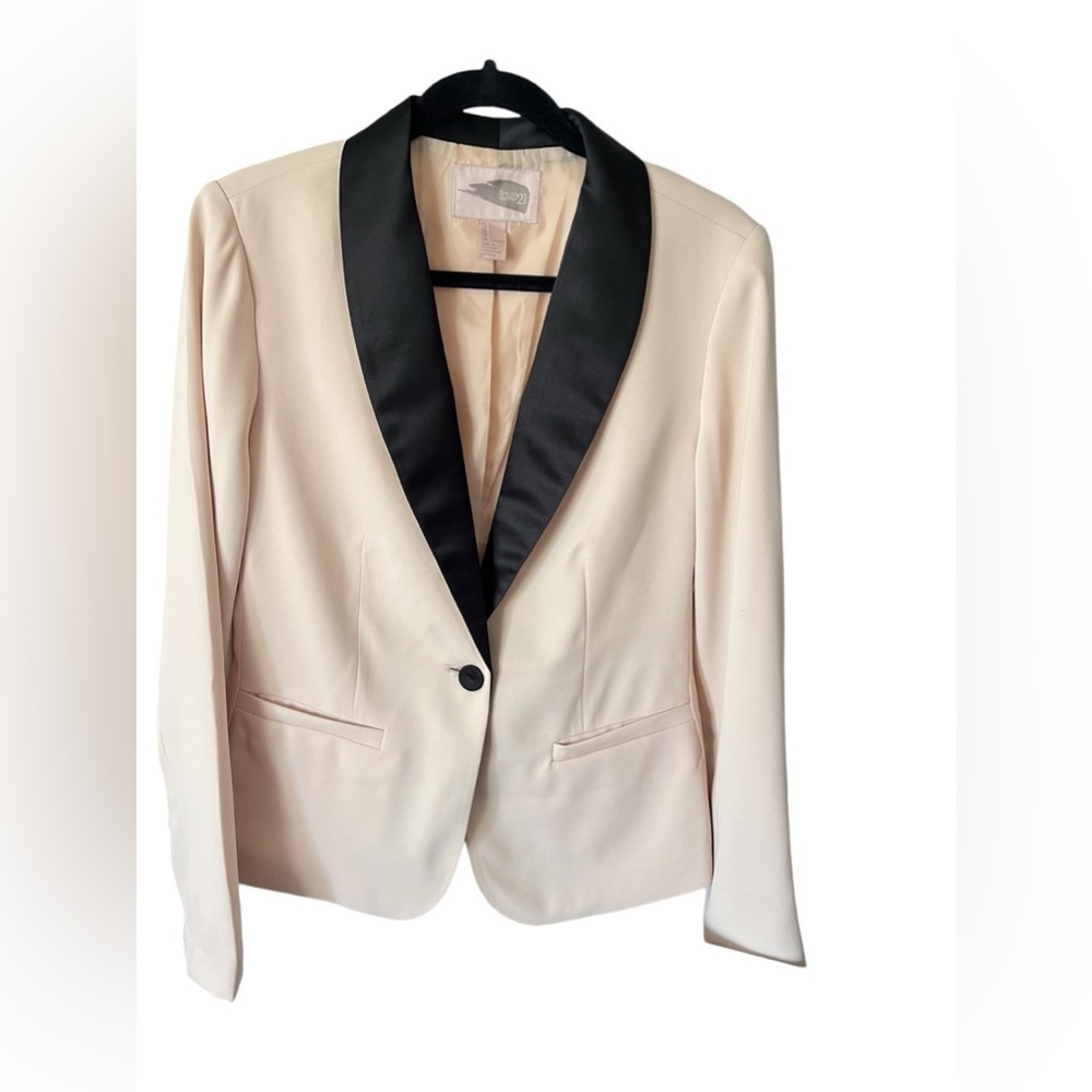 Forever 21 Women's Cream and Black
Tailored-jackets